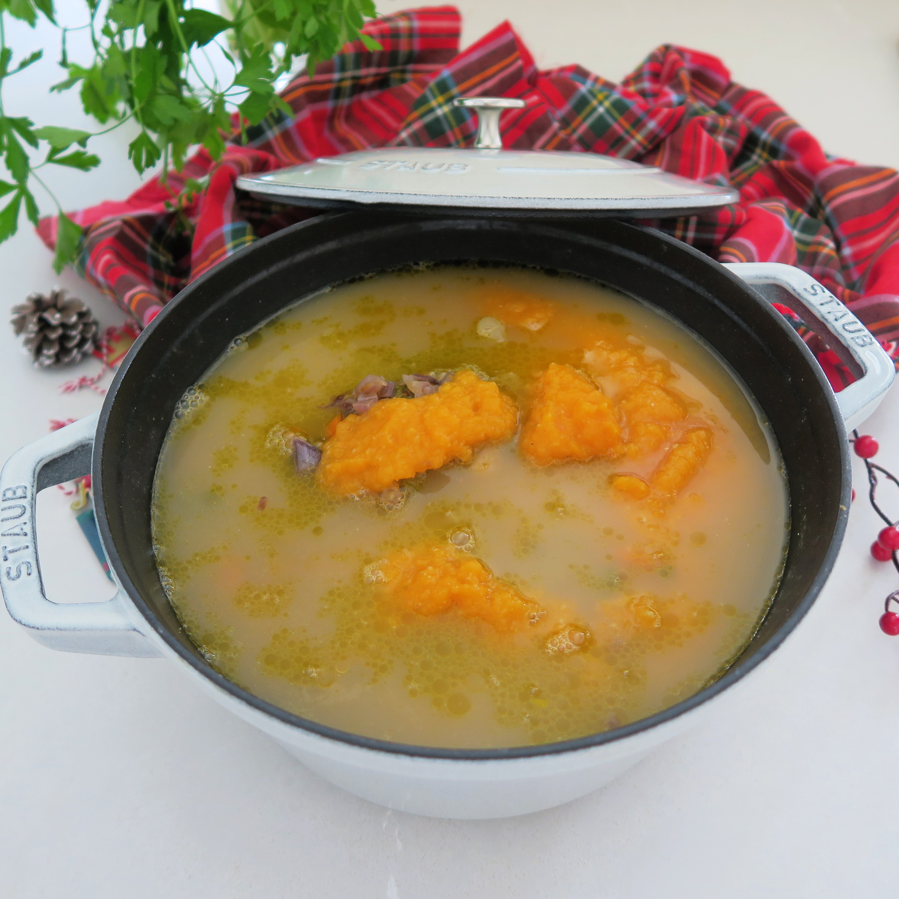 Caldo para verdinas con langostinos